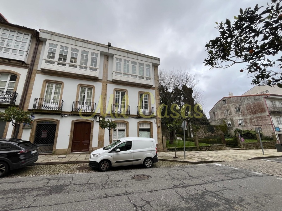 Bajo escultor ferreiro simm 14 